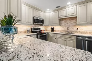 401 Dorchester Pl, Sun City Center, FL 33573 - Photo 14