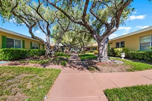 401 Dorchester Pl, Sun City Center, FL 33573 - Photo 4