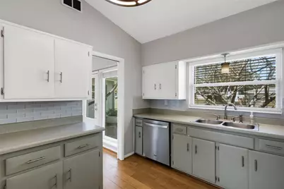 11436 Ridgewood Circle, Seminole, FL 33772 - Photo 14