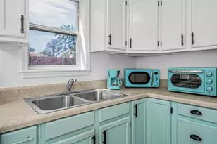 1918 Macomber Ave, Clearwater, FL 33755 - Photo 14