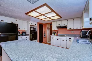 36304 Santeelah Dr, Zephyrhills, FL 33541 - Photo 12