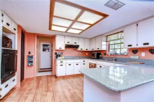 36304 Santeelah Dr, Zephyrhills, FL 33541 - Photo 10