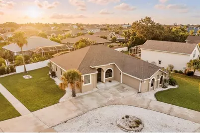 821 Greenview Dr, Apollo Beach, FL 33572 - Photo 1