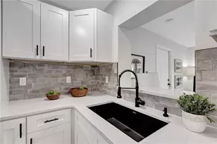 6660 17th Ln N, Saint Petersburg, FL 33702 - Photo 12