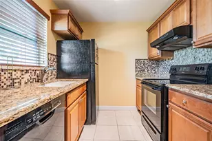 104 Cordova Green, Seminole, FL 33777 - Photo 8