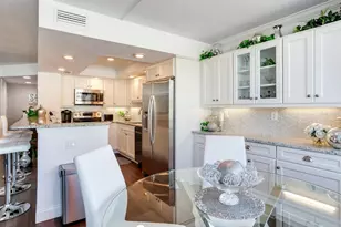 660 Island Way, Clearwater Beach, FL 33767 - Photo 10