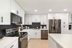 3887 Catalina Dr, Bradenton, FL 34210 - Photo 2