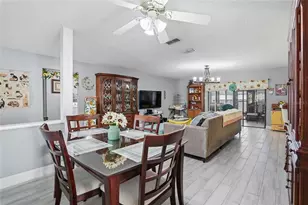 605 Oakmoss Dr, Brandon, FL 33511 - Photo 8