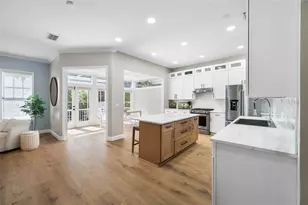 2808 Southpointe Ln, Tampa, FL 33611 - Photo 6