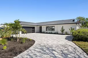 475 Island Way, Clearwater Beach, FL 33767 - Photo 2