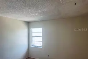 7132 Waterside Dr, Tampa, FL 33617 - Photo 10