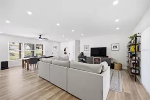 102 W Anglewood Dr, Brandon, FL 33511 - Photo 10