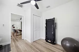 102 W Anglewood Dr, Brandon, FL 33511 - Photo 22