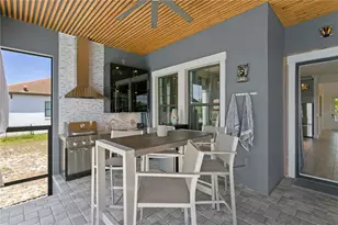 916 Seagrape Dr, Ruskin, FL 33570 - Photo 36