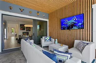 916 Seagrape Dr, Ruskin, FL 33570 - Photo 34