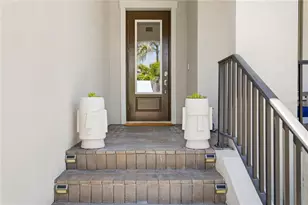 916 Seagrape Dr, Ruskin, FL 33570 - Photo 2