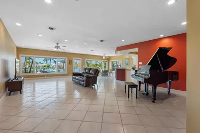 11260 5th Street E, Treasure Island, FL 33706 - Photo 16