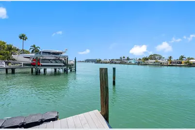 11260 5th Street E, Treasure Island, FL 33706 - Photo 14