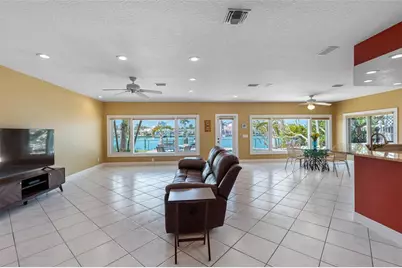 11260 5th Street E, Treasure Island, FL 33706 - Photo 18