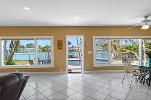 11260 5th St E, Treasure Island, FL 33706 - Photo 18