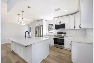 8315 N Temple Place, Tampa, FL 33617 - Photo 2