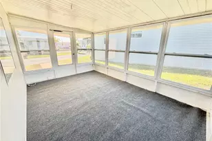 7028 Mt Jupiter Dr NE, Saint Petersburg, FL 33702 - Photo 18