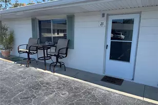 525 Manatee Ct, Venice, FL 34285 - Photo 1