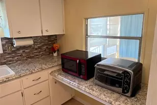 37 Pindo Palm St E, Largo, FL 33770 - Photo 8