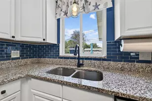 2530 51st St N, Saint Petersburg, FL 33710 - Photo 12