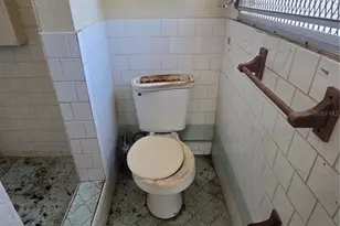 711 9th St NW, Largo, FL 33770 - Photo 8