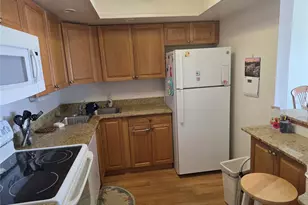 4900 Brittany Dr S, Saint Petersburg, FL 33715 - Photo 4