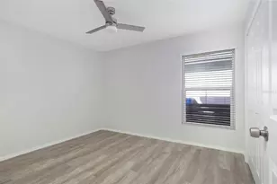 454 21st St N, Saint Petersburg, FL 33713 - Photo 8