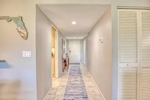 5640 Golf Pointe Dr, Sarasota, FL 34243 - Photo 2