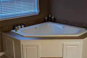 6817 Mitchell Cir, Tampa, FL 33634 - Photo 6