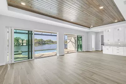 600 Tallahassee Drive NE, Saint Petersburg, FL 33702 - Photo 10