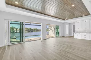 600 Tallahassee Dr NE, Saint Petersburg, FL 33702 - Photo 10