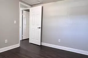 6810 Thomas Cir, Tampa, FL 33619 - Photo 10