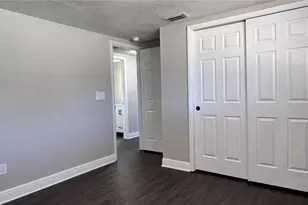 6810 Thomas Cir, Tampa, FL 33619 - Photo 14