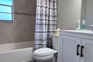 6810 Thomas Cir, Tampa, FL 33619 - Photo 12