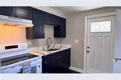 6810 Thomas Circle, Tampa, FL 33619 - Photo 4