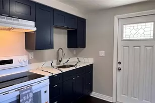 6810 Thomas Cir, Tampa, FL 33619 - Photo 4