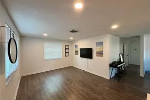 6550 3rd Ave S, Saint Petersburg, FL 33707 - Photo 4