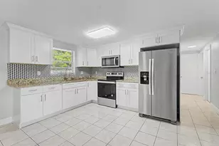 7012 Center Creek Dr, Tampa, FL 33615 - Photo 10