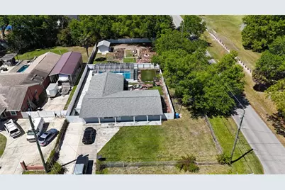 7012 Center Creek Drive, Tampa, FL 33615 - Photo 2