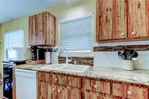 10290 Oasis Palm Dr, Tampa, FL 33615 - Photo 24