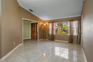 8639 Leighton Dr, Tampa, FL 33614 - Photo 6