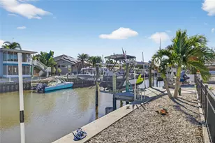 2171 Lagoon Dr, Dunedin, FL 34698 - Photo 40