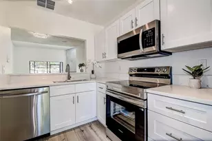 215 Lighthouse Ct, Safety Harbor, FL 34695 - Photo 2