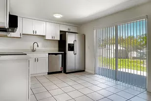 2307 Merrily Cir N, Seffner, FL 33584 - Photo 2