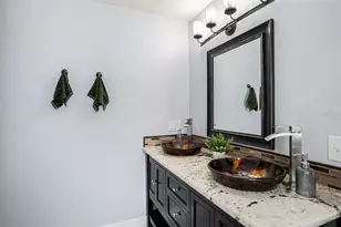 3721 Monarch Dr, Tampa, FL 33618 - Photo 14